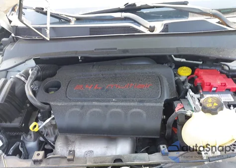 2019 Jeep Compass Latitude 4X4 z USA, uszkodzony, nr VIN 3C4NJDBB2KT792196